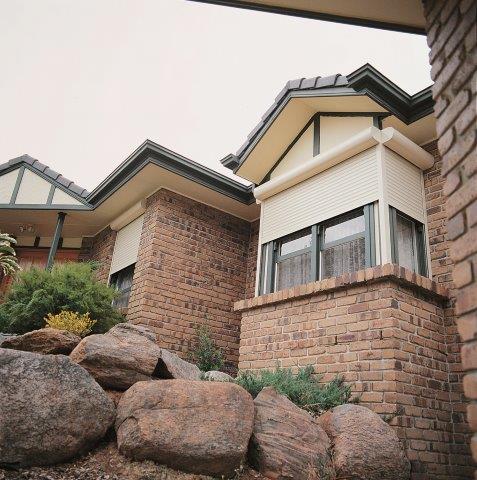 Vorbaurolladen mit runder Blende 01